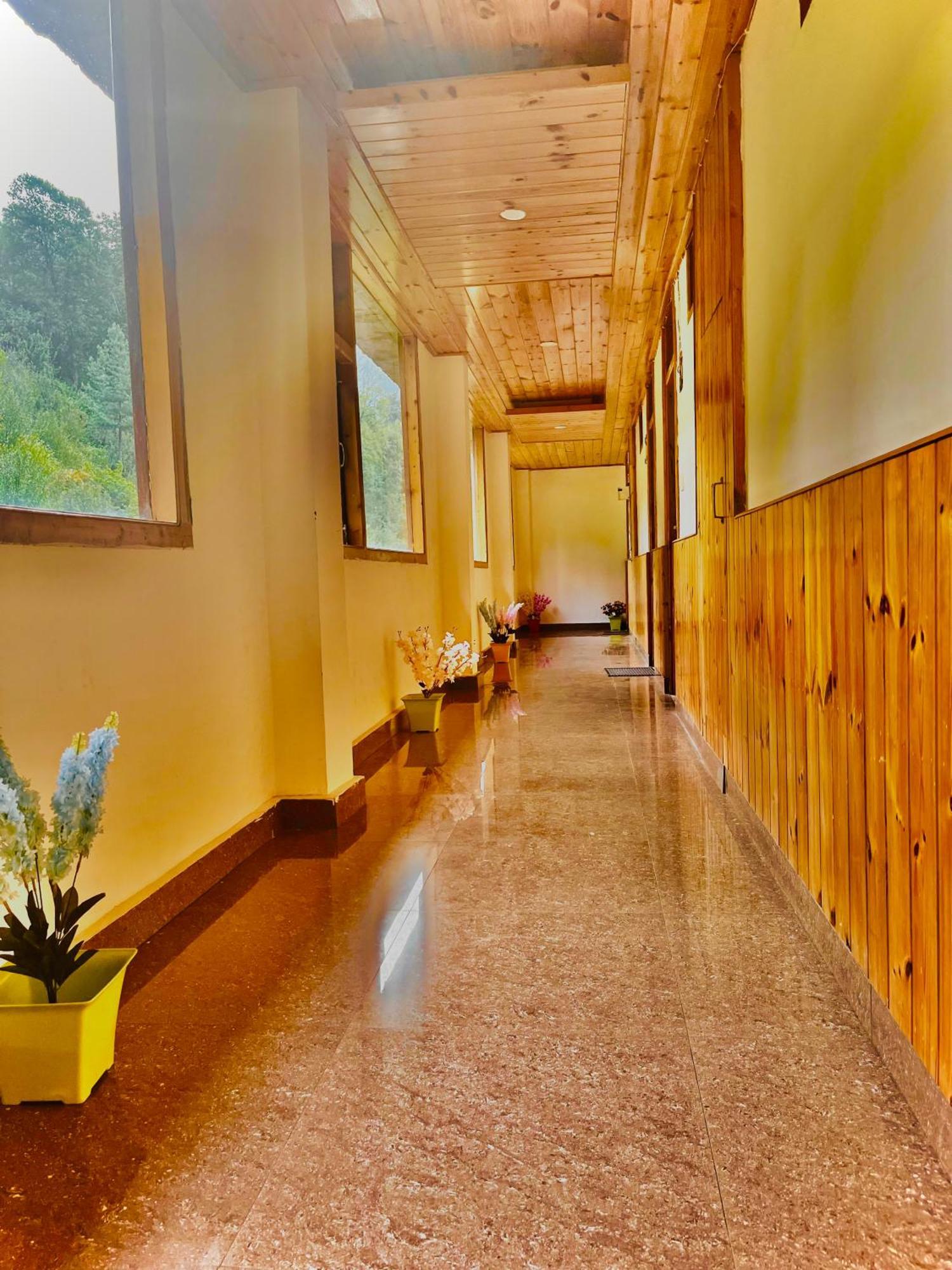 Himalayan Hill Queen Resort, Manali M98160-43400 Esterno foto