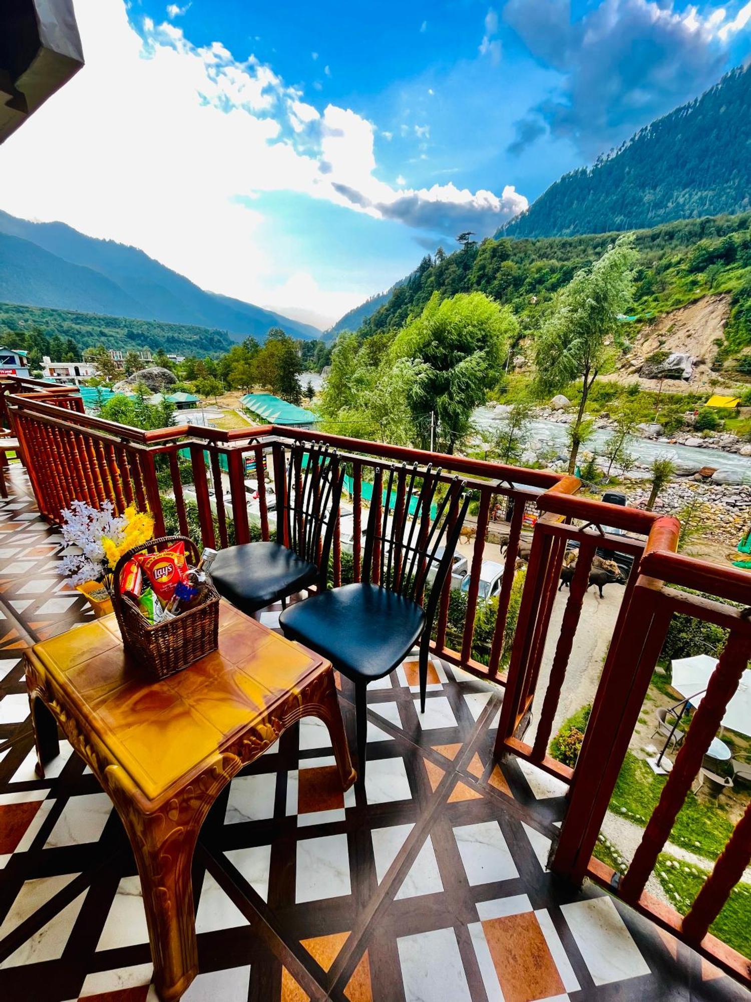 Himalayan Hill Queen Resort, Manali M98160-43400 Esterno foto