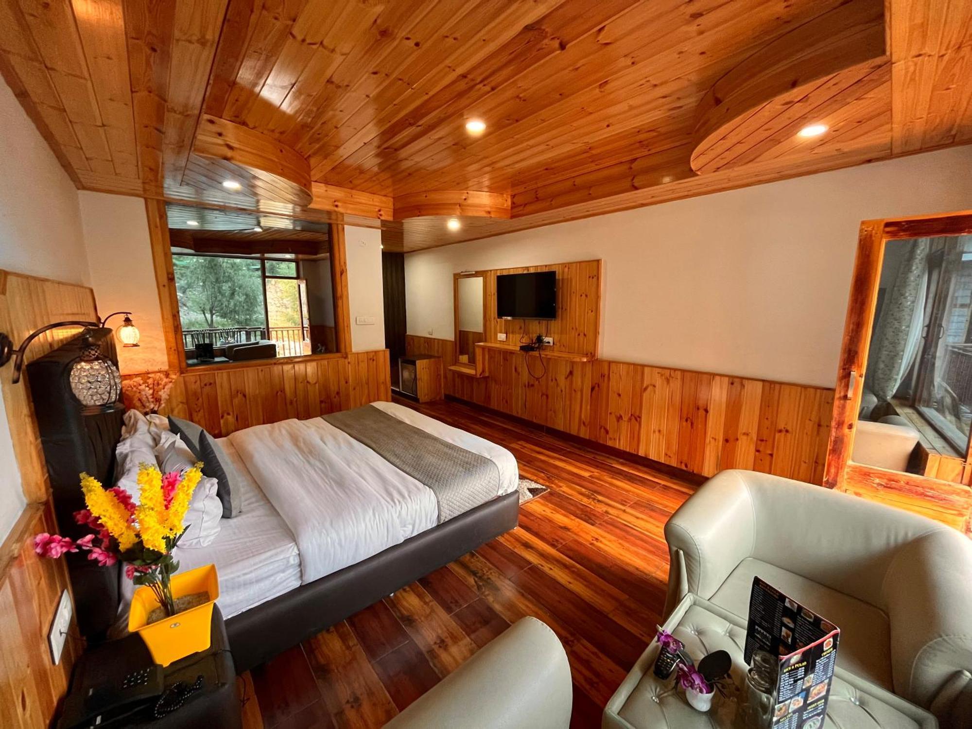 Himalayan Hill Queen Resort, Manali M98160-43400 Esterno foto