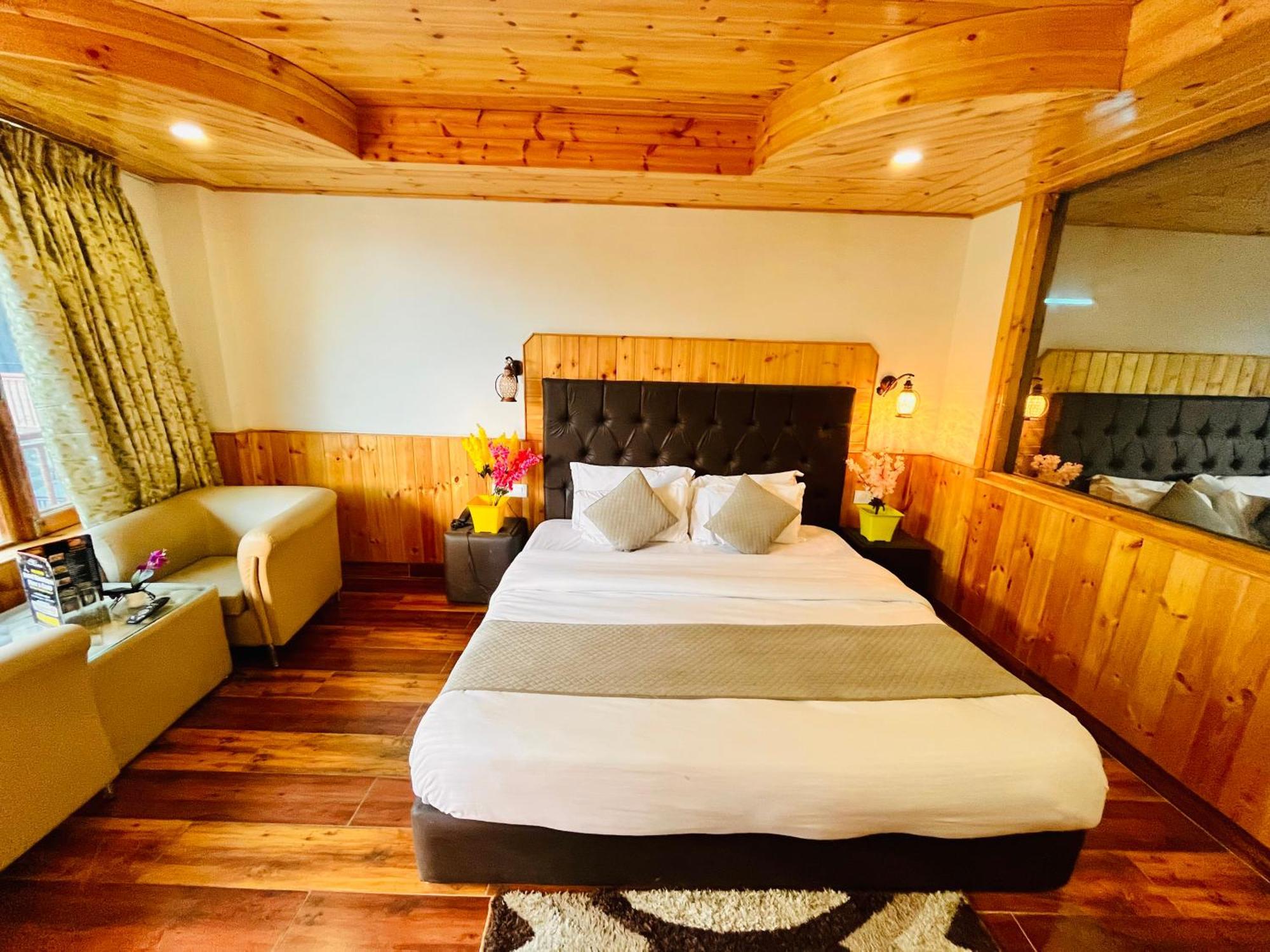 Himalayan Hill Queen Resort, Manali M98160-43400 Esterno foto