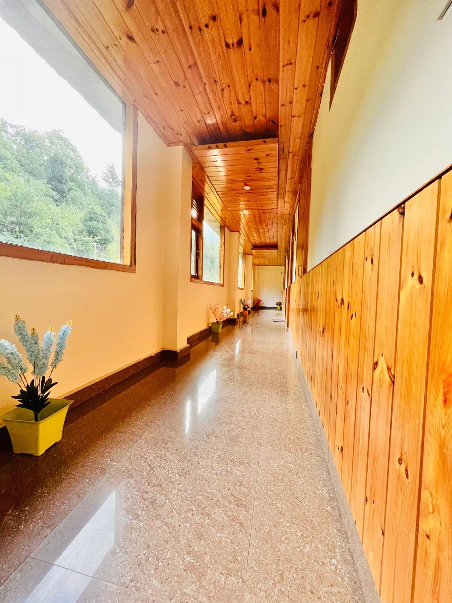 Himalayan Hill Queen Resort, Manali M98160-43400 Esterno foto