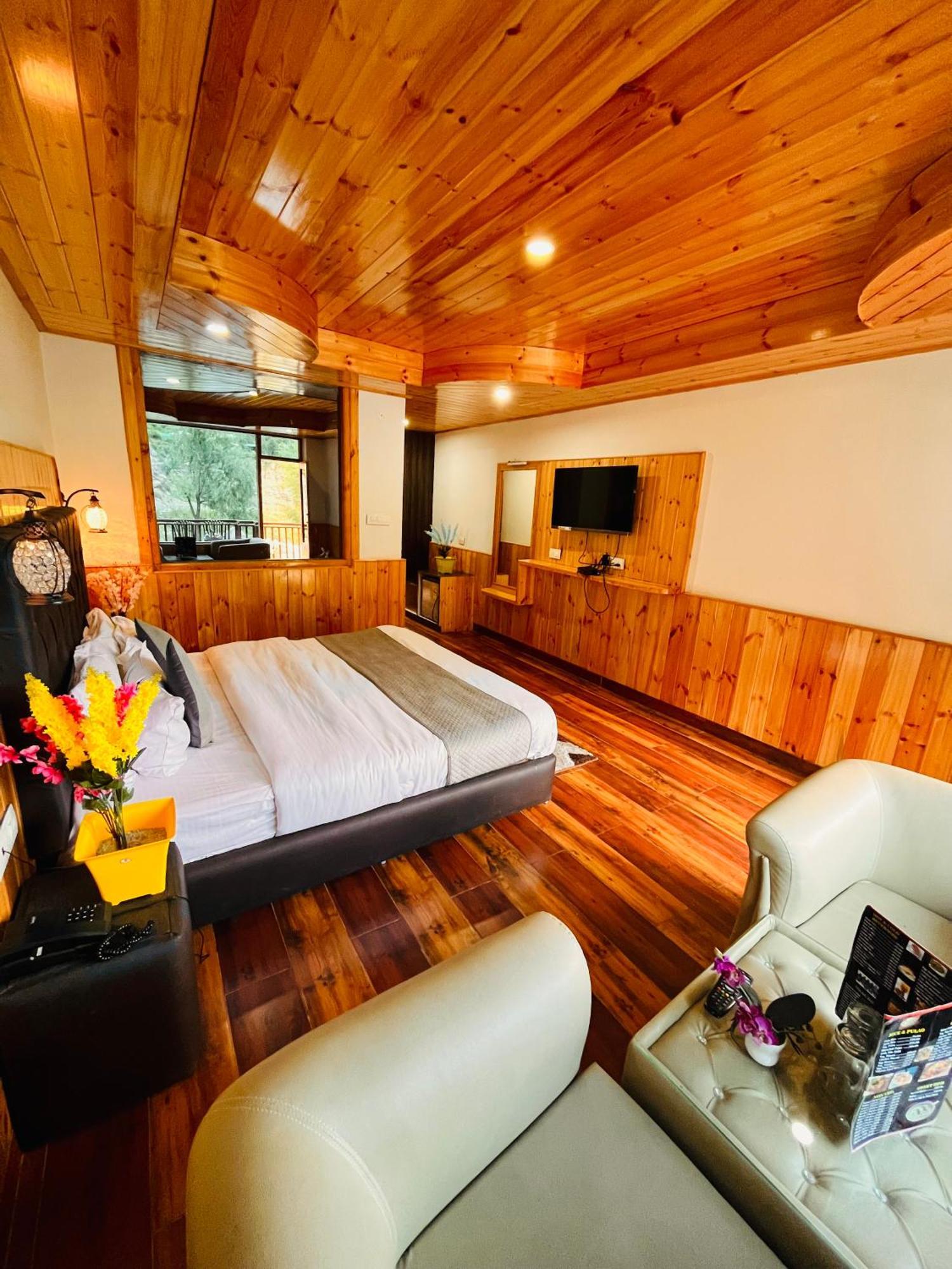 Himalayan Hill Queen Resort, Manali M98160-43400 Esterno foto