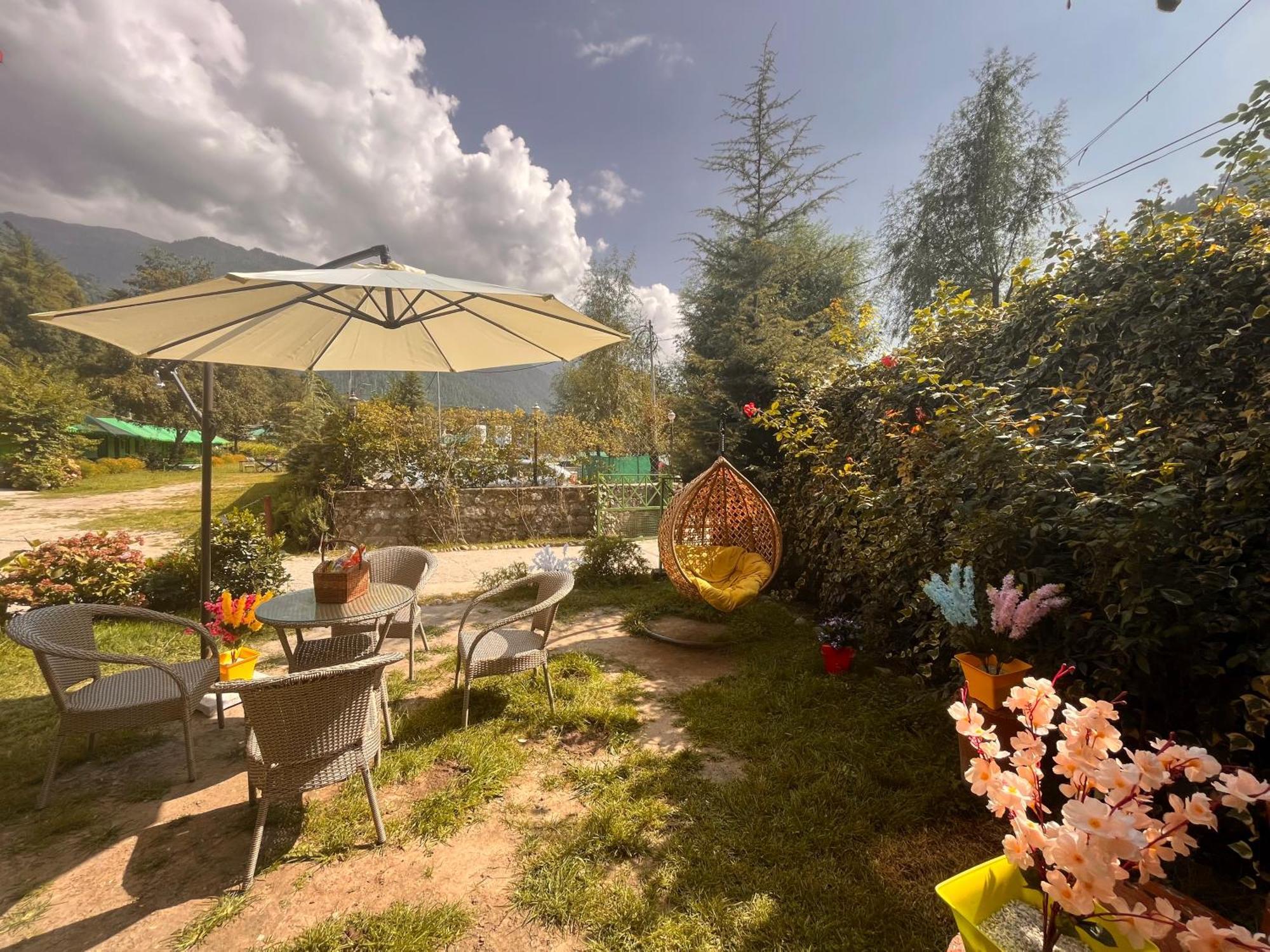 Himalayan Hill Queen Resort, Manali M98160-43400 Esterno foto