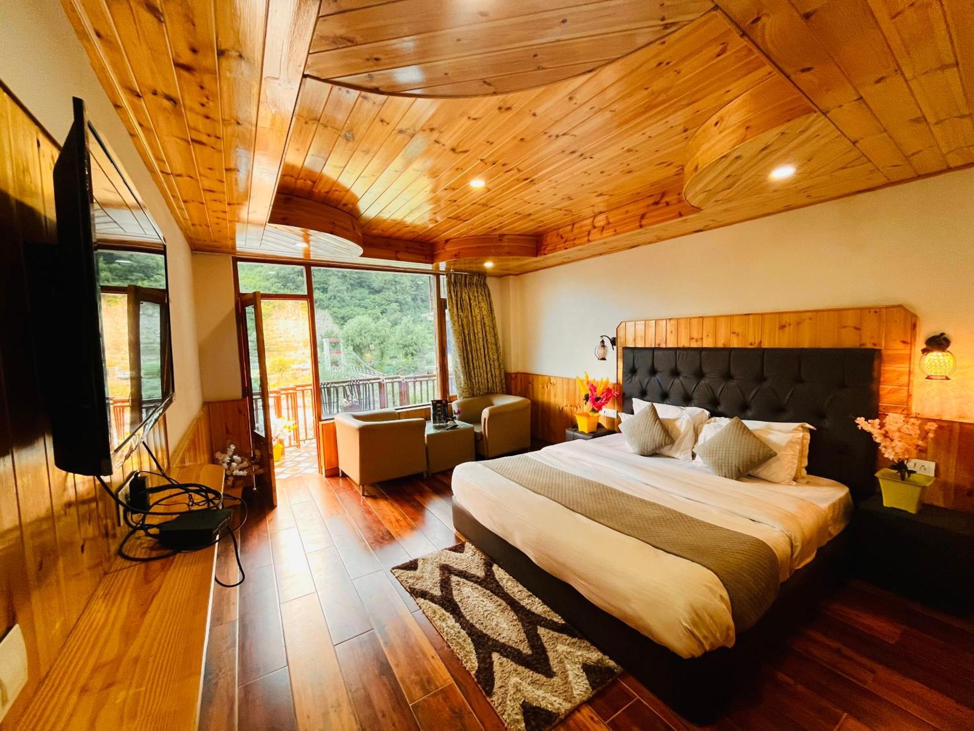 Himalayan Hill Queen Resort, Manali M98160-43400 Esterno foto