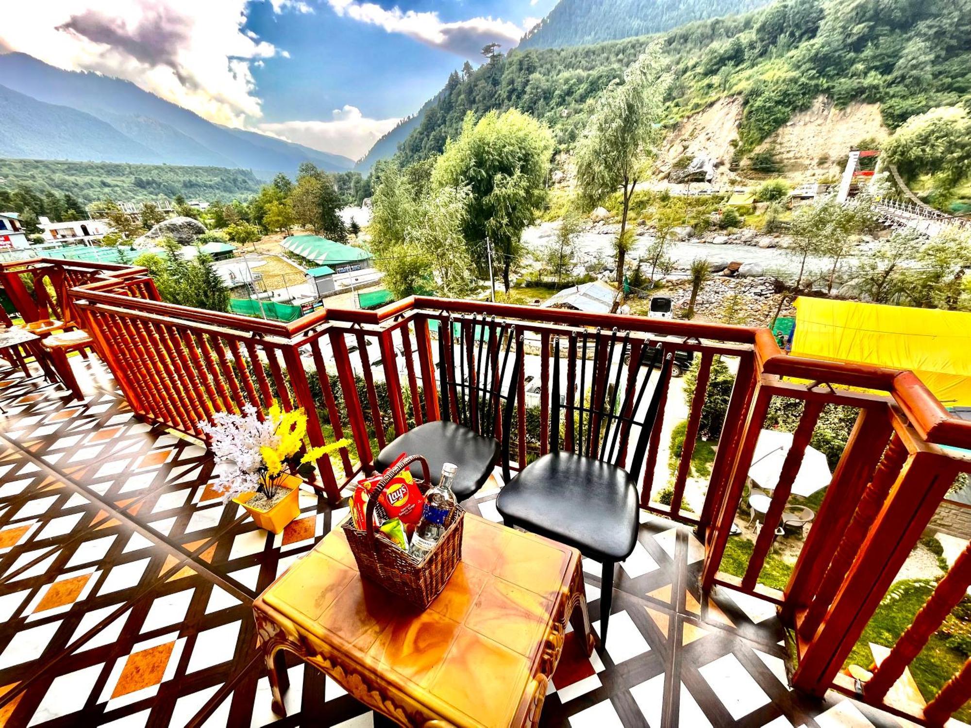 Himalayan Hill Queen Resort, Manali M98160-43400 Esterno foto