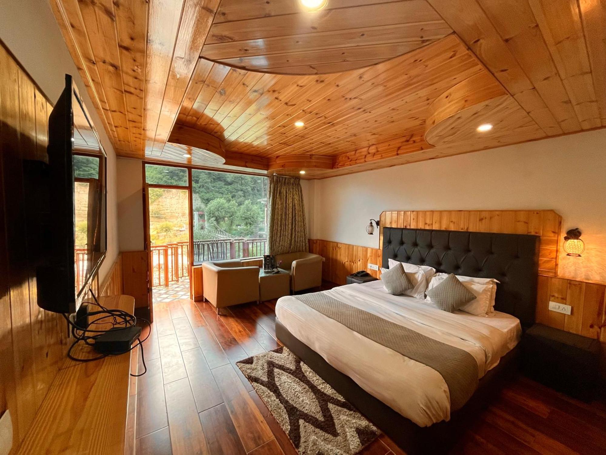 Himalayan Hill Queen Resort, Manali M98160-43400 Esterno foto