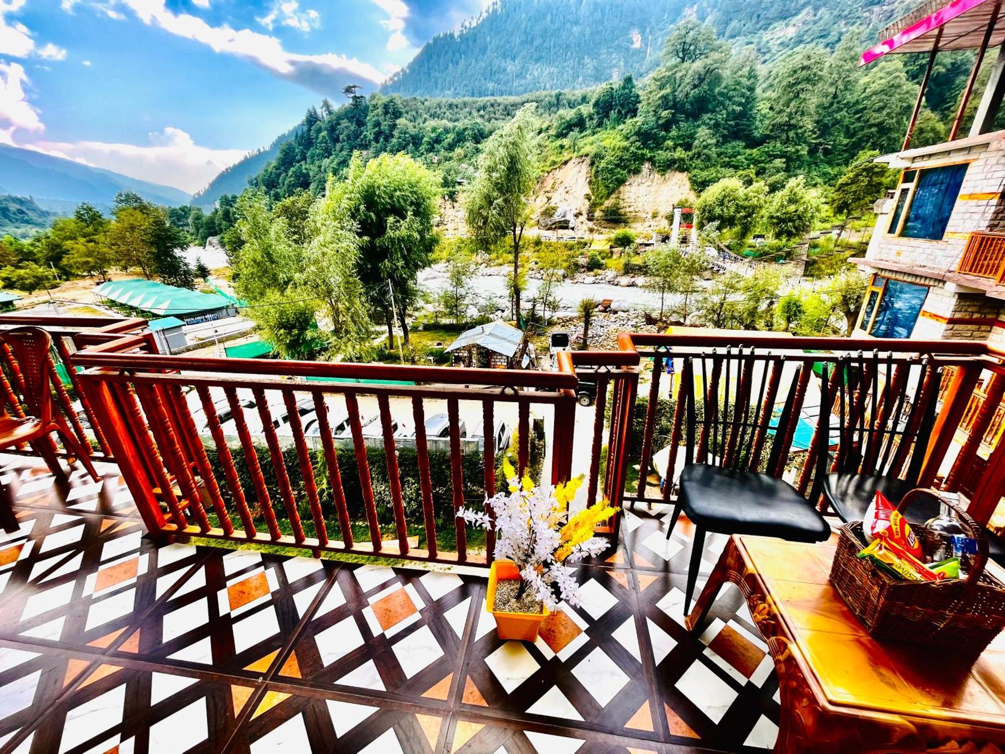 Himalayan Hill Queen Resort, Manali M98160-43400 Esterno foto