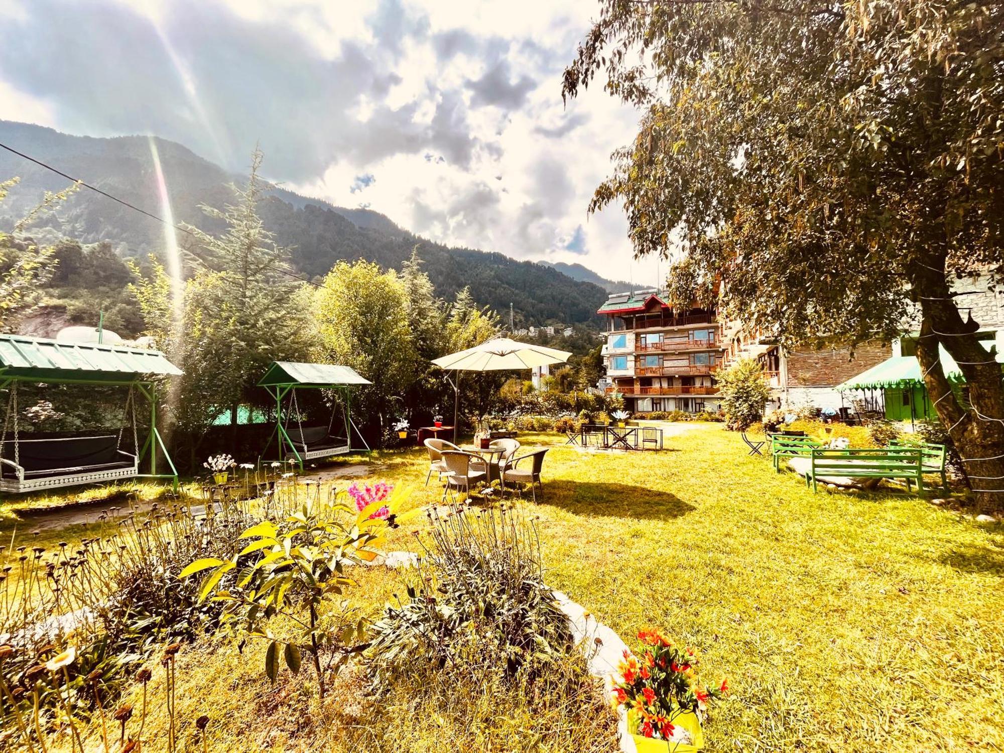 Himalayan Hill Queen Resort, Manali M98160-43400 Esterno foto