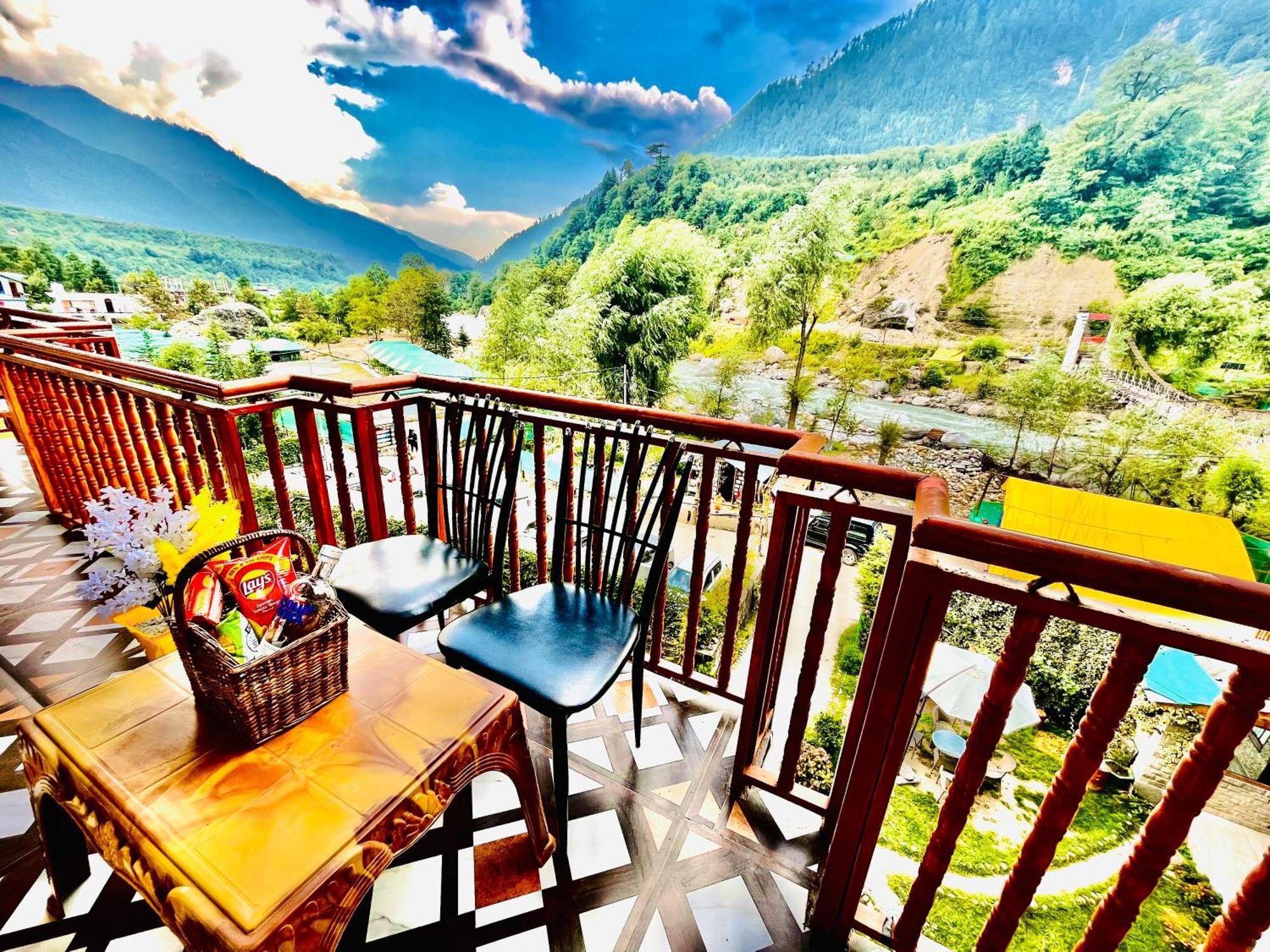 Himalayan Hill Queen Resort, Manali M98160-43400 Esterno foto