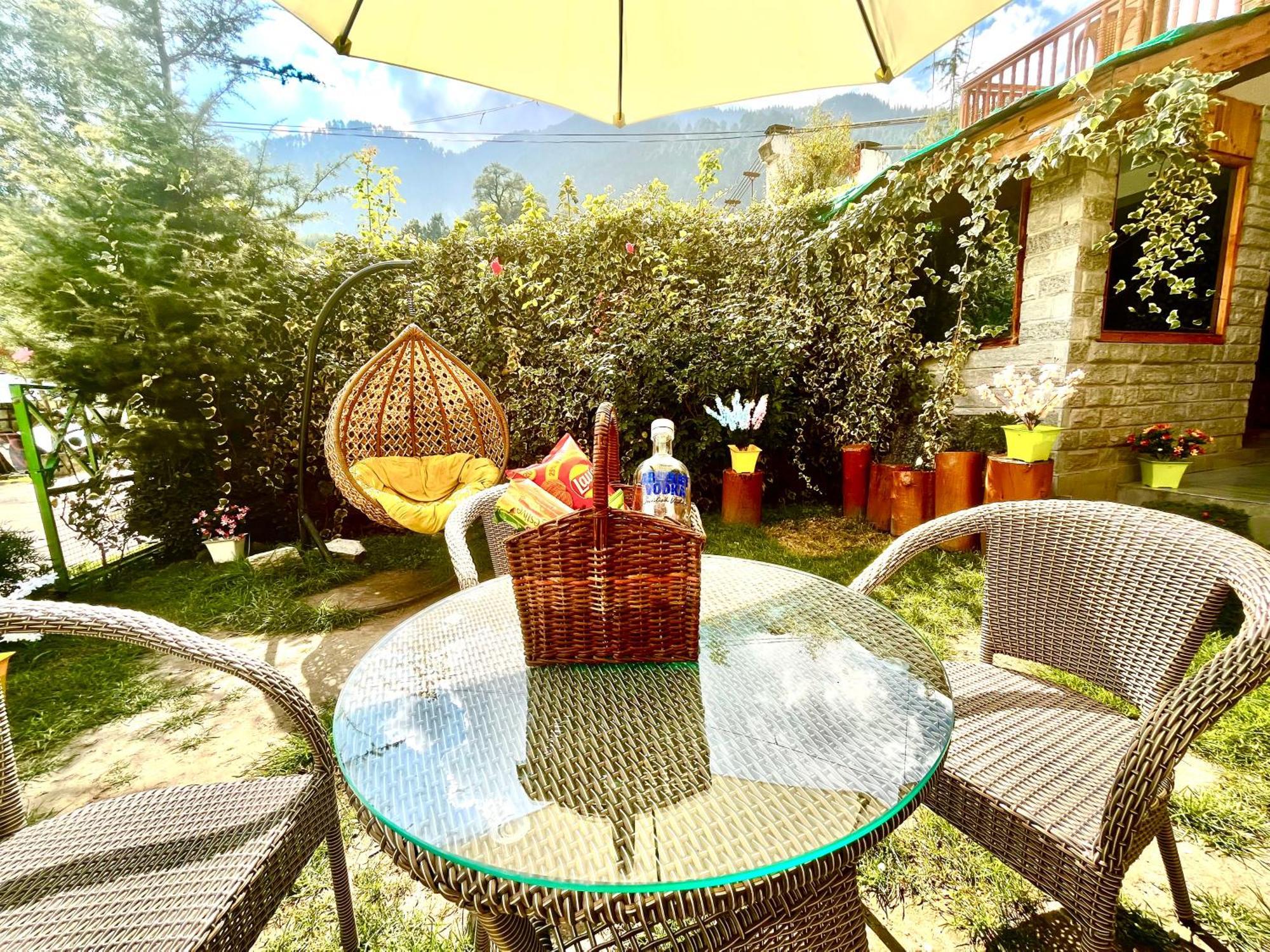 Himalayan Hill Queen Resort, Manali M98160-43400 Esterno foto