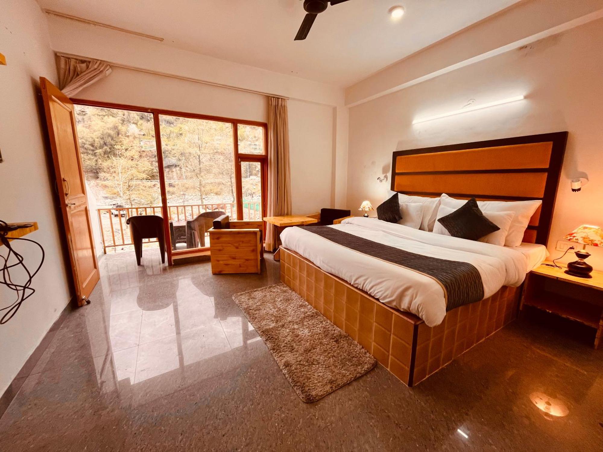 Himalayan Hill Queen Resort, Manali M98160-43400 Esterno foto