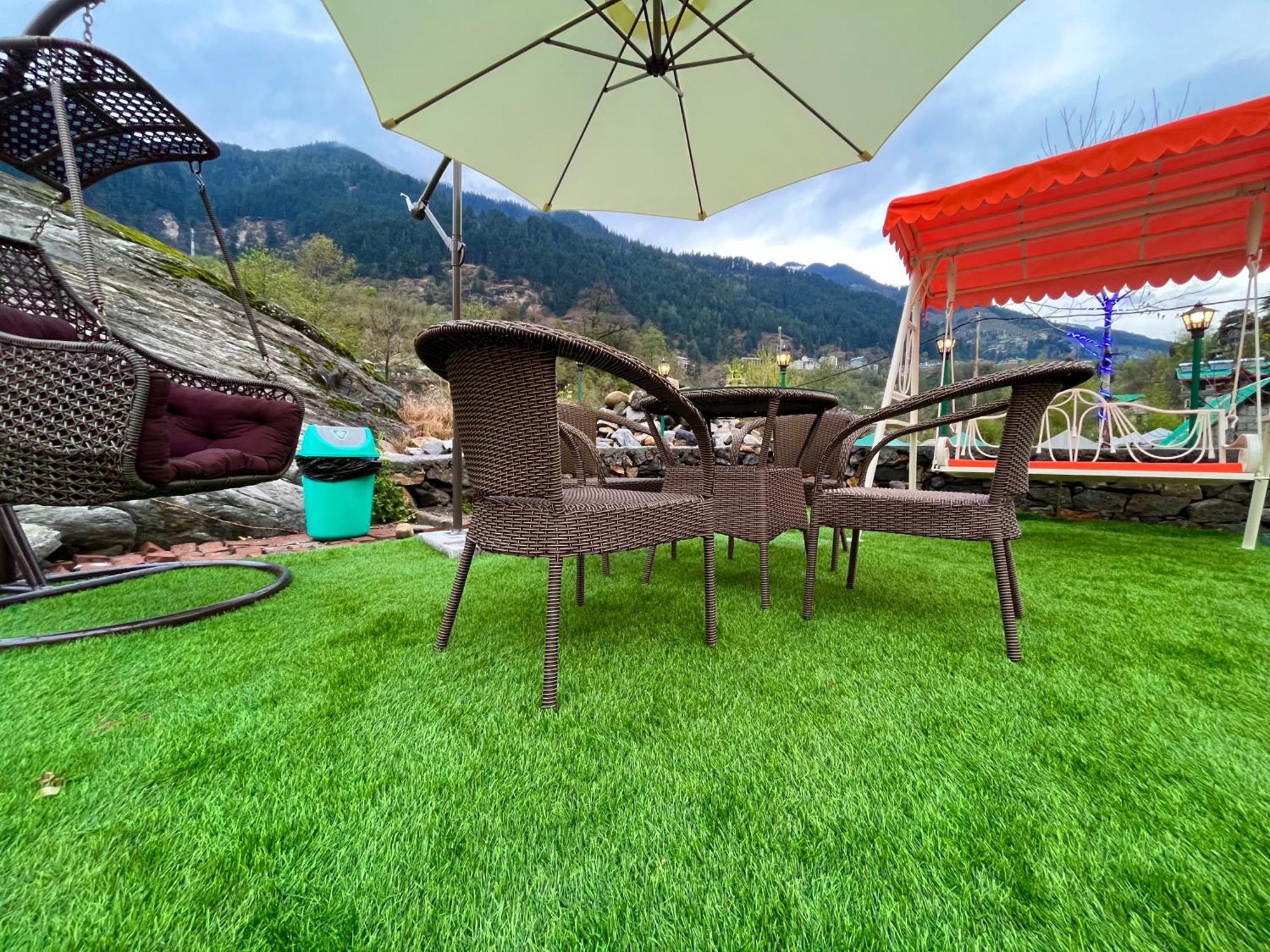 Himalayan Hill Queen Resort, Manali M98160-43400 Esterno foto